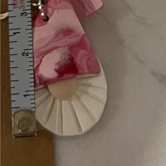 NWT Ladies pink and white holiday gnome polymer clay earrings. - Picture 3 of 4